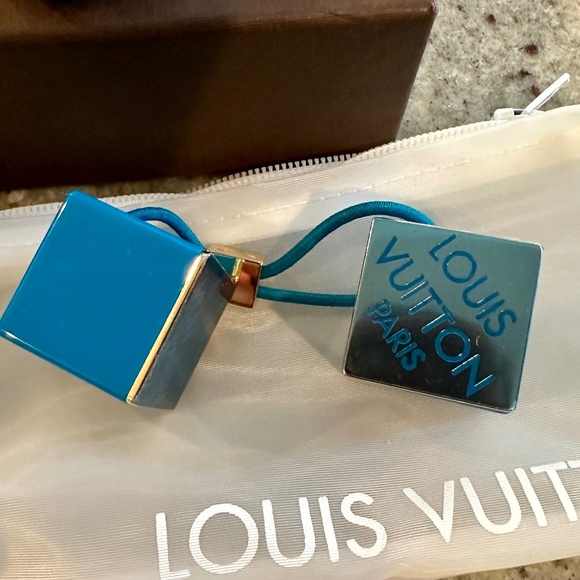 🩵Louis Vuitton Hair Cubes - Two Sets Of Two - Excellent Condition 💜 - Picture 3 of 6